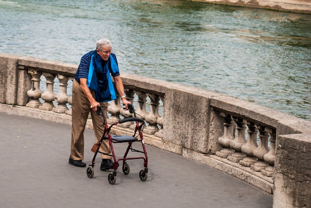 Finding the Perfect Rollator Walker: A Guide to Meeting Your Mobility Needs 