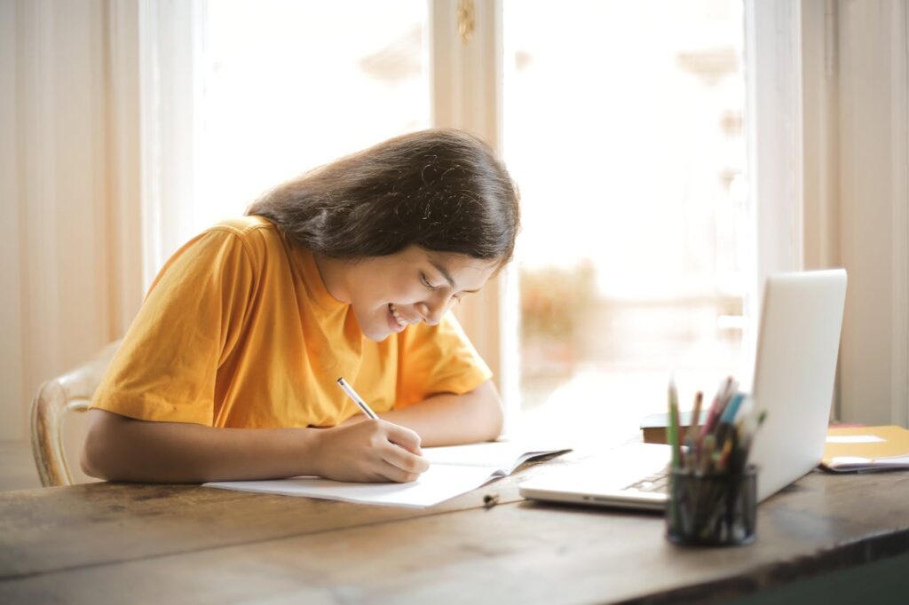 How to Gain Real-World Experience as a Student Without Leaving Home