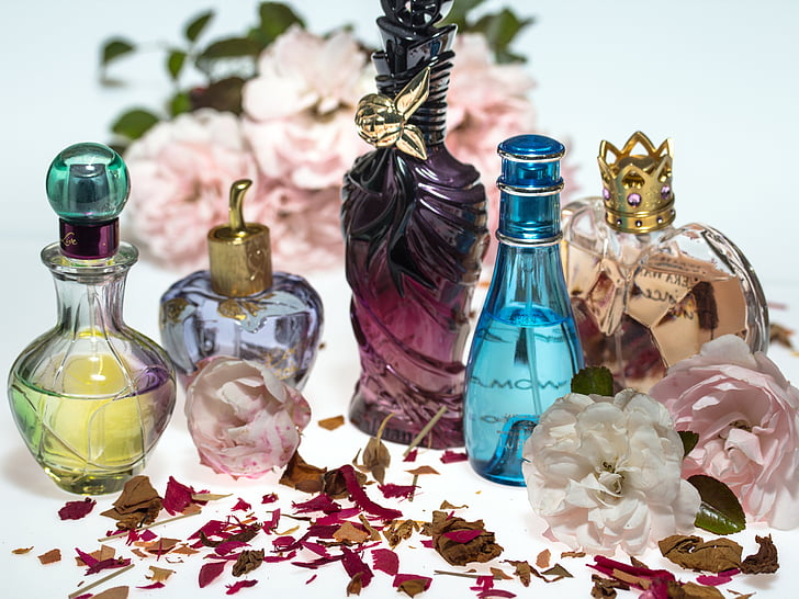 The Fragrance Ritual: How Scent Transforms Daily Confidence