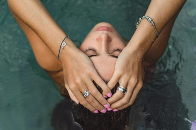 Can Jewelry Be Truly Sustainable? A Look at Eco-Friendly Practices 